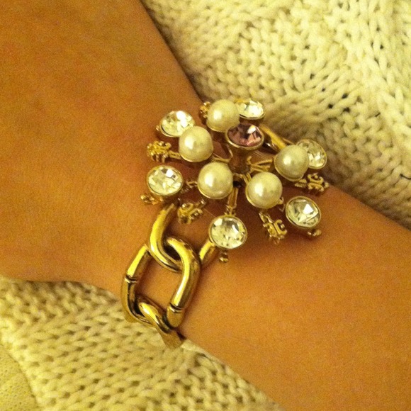 Betsey Johnson winter snowflake bracelet💕❄️