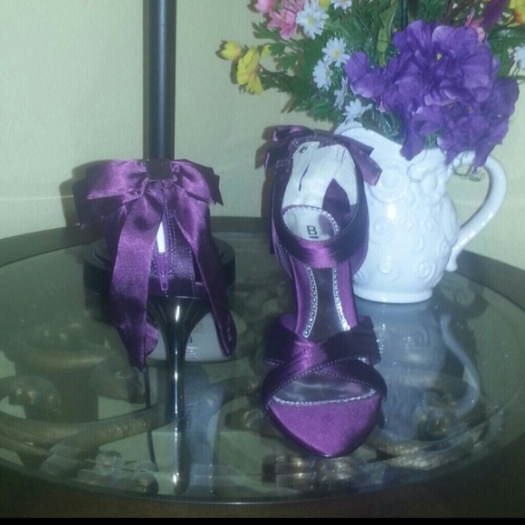 SOLD!!!!!REDUCED!!!!Heels from Bakers - Picture 1 of 2