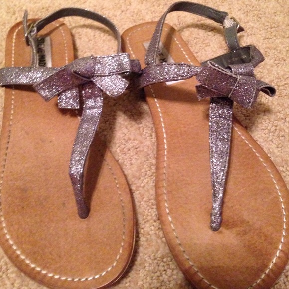 Steve Madden bow sandals