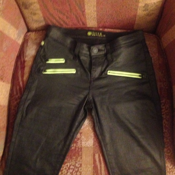 Rock & Republic black coated jeans - Picture 2 of 4