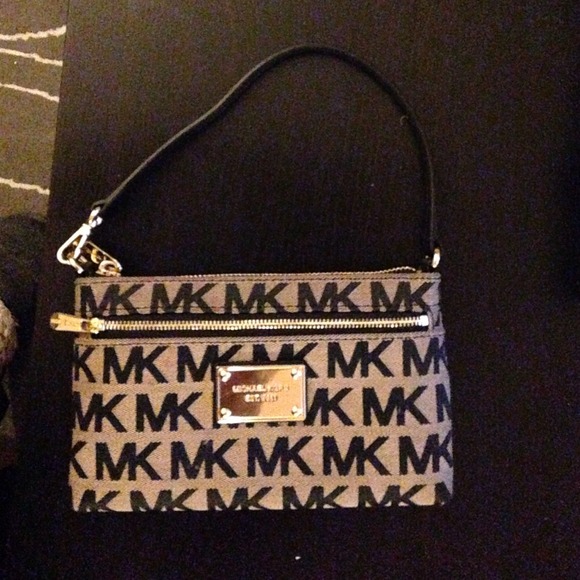 MICHAEL Michael Kors Jet Set Large Logo Wristlet