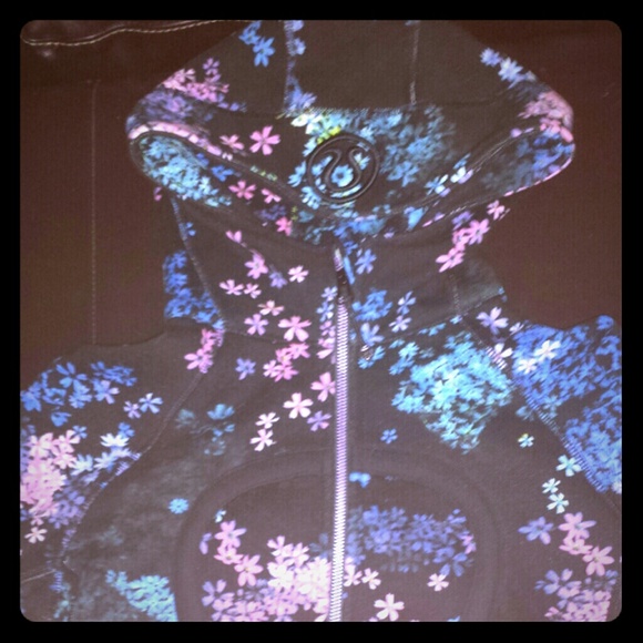 SOLD*******BNWOT Lululemon PETAL POP Scuba