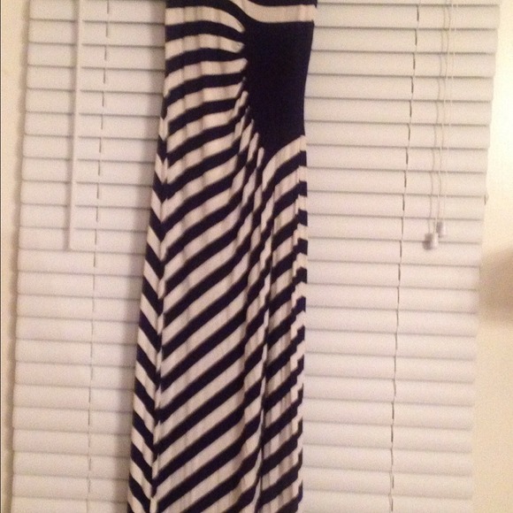 Cream and navy maxi dress - Picture 2 of 3