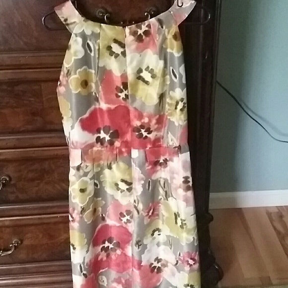 Dress. - Picture 3 of 4
