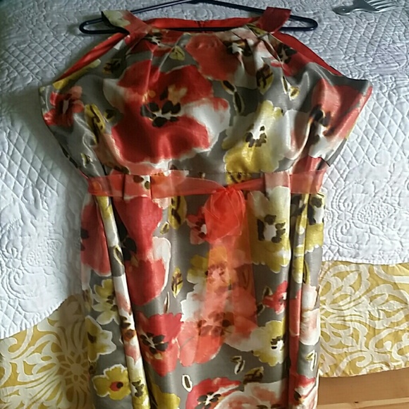 Dress. - Picture 4 of 4