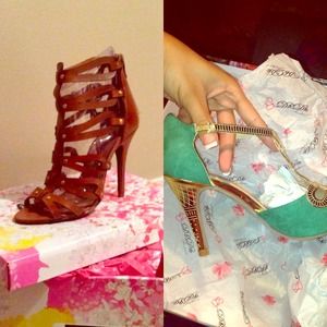 💢BUNDLE💢 both size 8