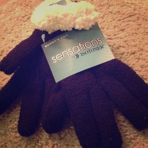 Black and fur knit gloves