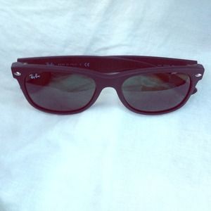 ** SOLD ** Ray Ban Wayfarers