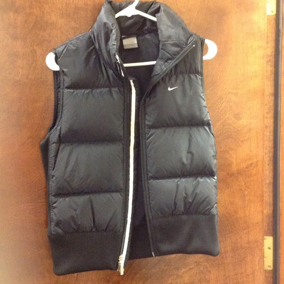 nike puffy vest