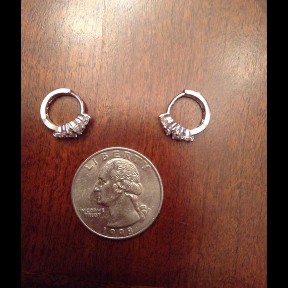 💎925 Silver White Topaz Huggie Earrings💎 - Picture 2 of 4