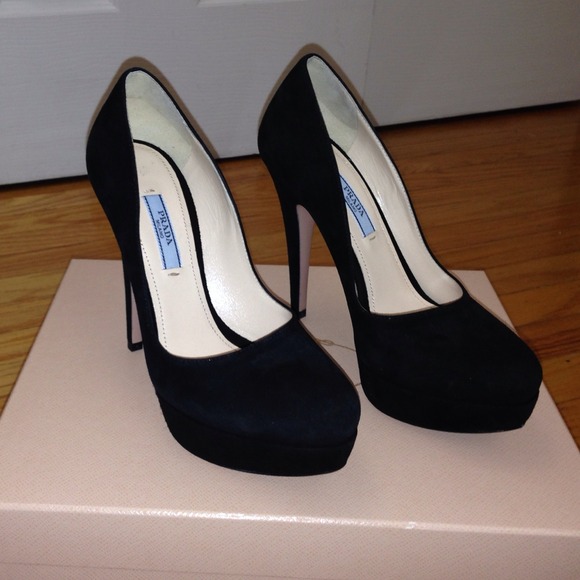 🚫SOLD🚫 Prada timeless black suede pumps size 35