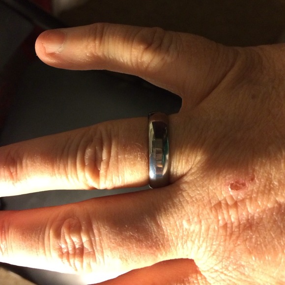 Platmum/blk onyx? Size 10 band