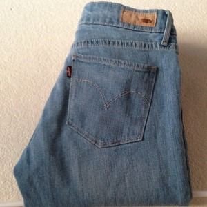 Levi's light denim wash skinny jeans size 25 x 32