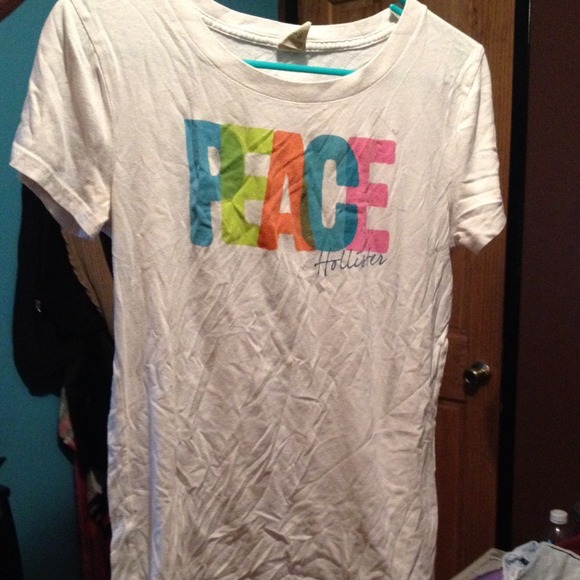 Hollister tee
