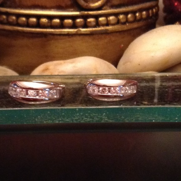 🎉HOST PICK🎉925 Silver Clear Pave Hoop Earrings❄️ - Picture 3 of 4