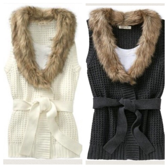 🚫SOLD🚫Sweater vest with fur collar XL