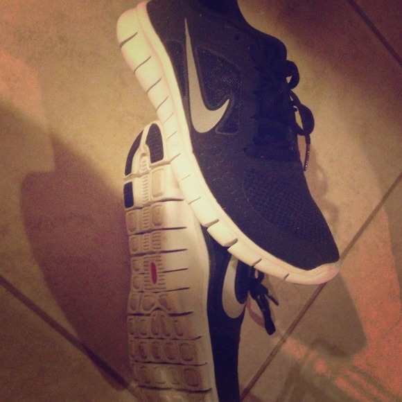 Black Nike frees size 7