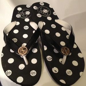 BCBG flipflops