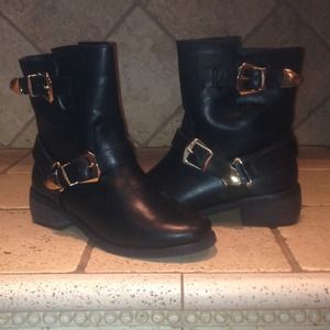 Forever 21 black/gold boots