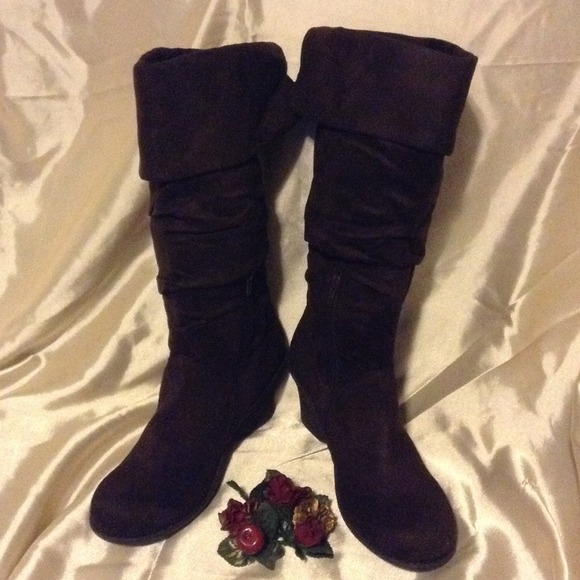 Eye-catching chocolate brown boots