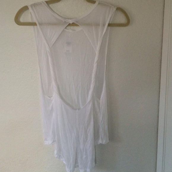 🚫SOLD🚫💕💕 Brandy twist back tank - Picture 2 of 3