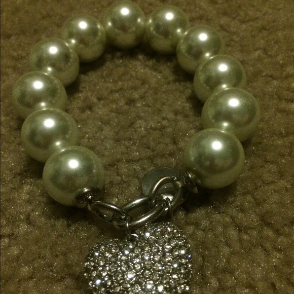 Pearl bracelet