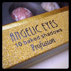 Shimmering Eye Shadows