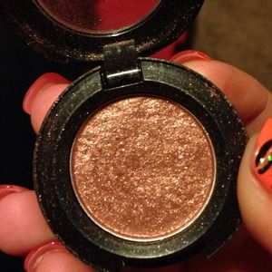 Mac eyeshadow in mythology used 2x times