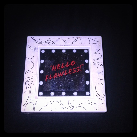 Benefit compact make up