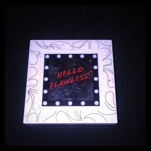 Benefit compact make up