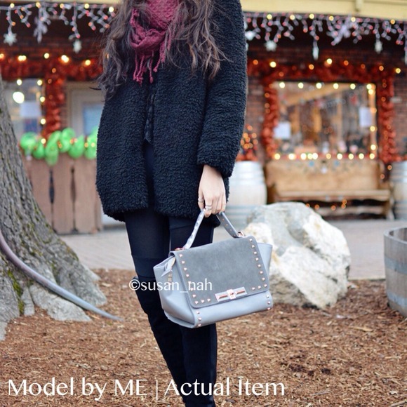 ⭕️OUT Grey Metal stud trapeze shoulder bag - Picture 2 of 4