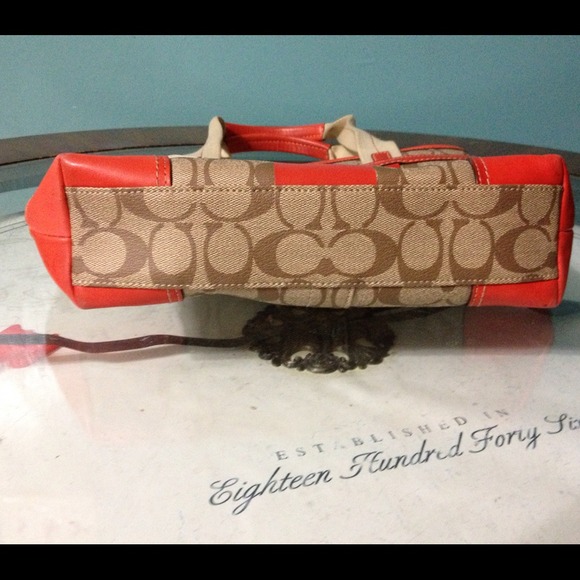 Coach Peyton tote handbag - Picture 3 of 3
