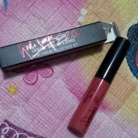 TRADEDViva glam cyndi