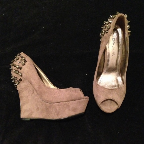 Great peep toe wedge