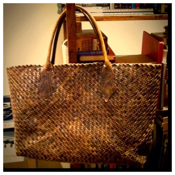 Dooney and Bourke Large Woven Satchel - Very Rare - Picture 4 of 4
