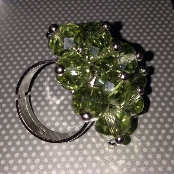 Emerald colored statement ring - Picture 1 of 3