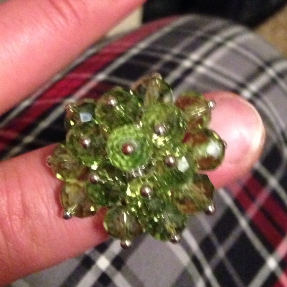 Emerald colored statement ring - Picture 3 of 3