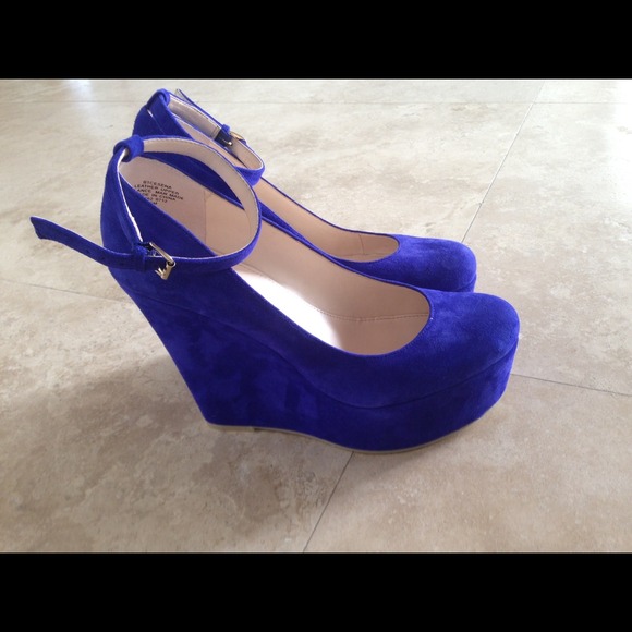 💰💰SOLDBoutique 9 suede platform shoes.💰💰SOLD - Picture 3 of 4