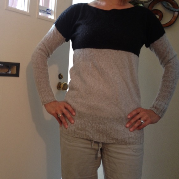 Gap Colorblock Sweater - Picture 2 of 4