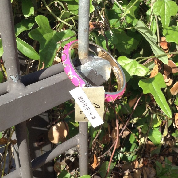 BUNDLED 🎉Host Pick 2/3🎉Fuchsia & Gold Bangle - Picture 4 of 4