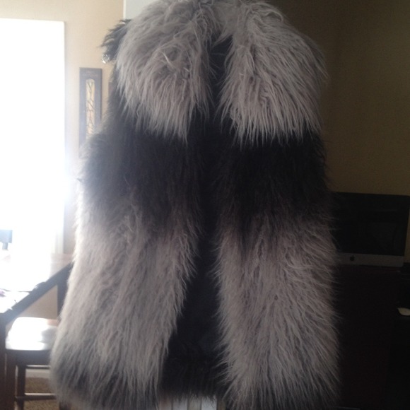 VS moda international ombré faux fur vest