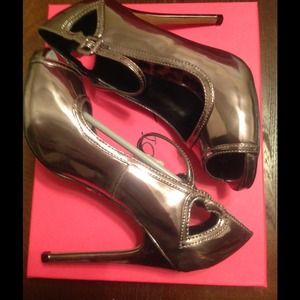 Betsy johnson heels size 7