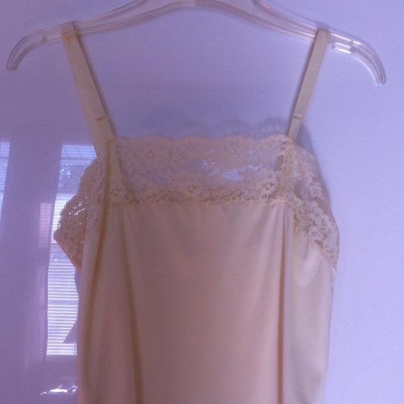 Yellow lace short slip