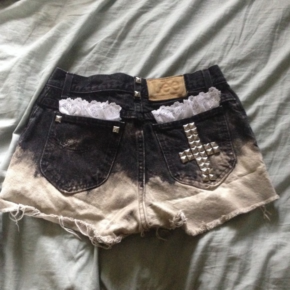 Custom made high waist shorts - Picture 2 of 3