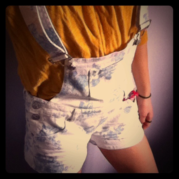 Flower patterned overall shorts
