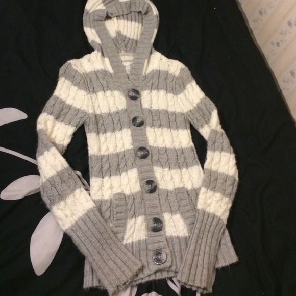 Sweater - Picture 1 of 4