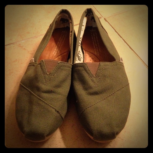 SOLD Never worn TOMS army green