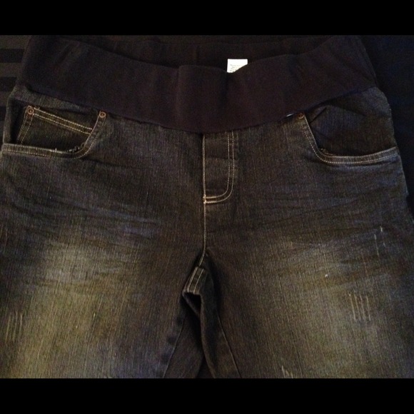 Maternity denim shorts - Picture 3 of 3