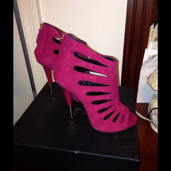 🚫SOLD🚫 Giuseppe Zanotti suede bootie - Picture 4 of 4