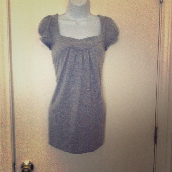 Long Grey Tee. Easy to combine, basic peace